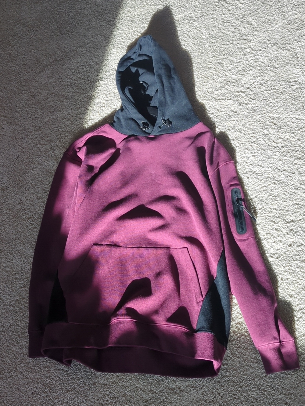 Men's Hooded Pullover Sweatshirt in Burgundy and Black Size XL